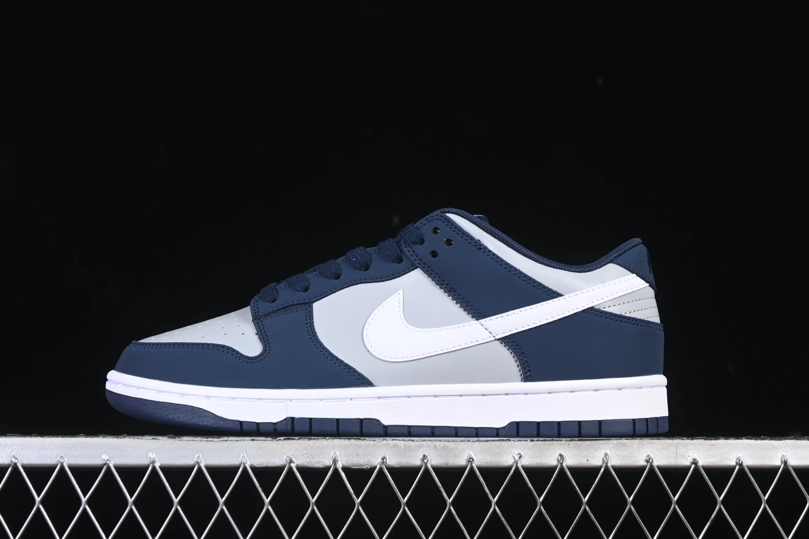 All categories Nk SB Dunk series Nk SB Dunk Low low-top sneakers Nike Dunk Low "Suede Georgetown" Georgetown low-top casual sneakers IB3079-400